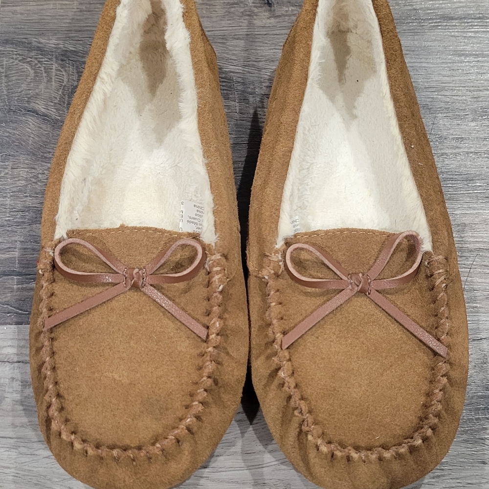 Women's moccasins
